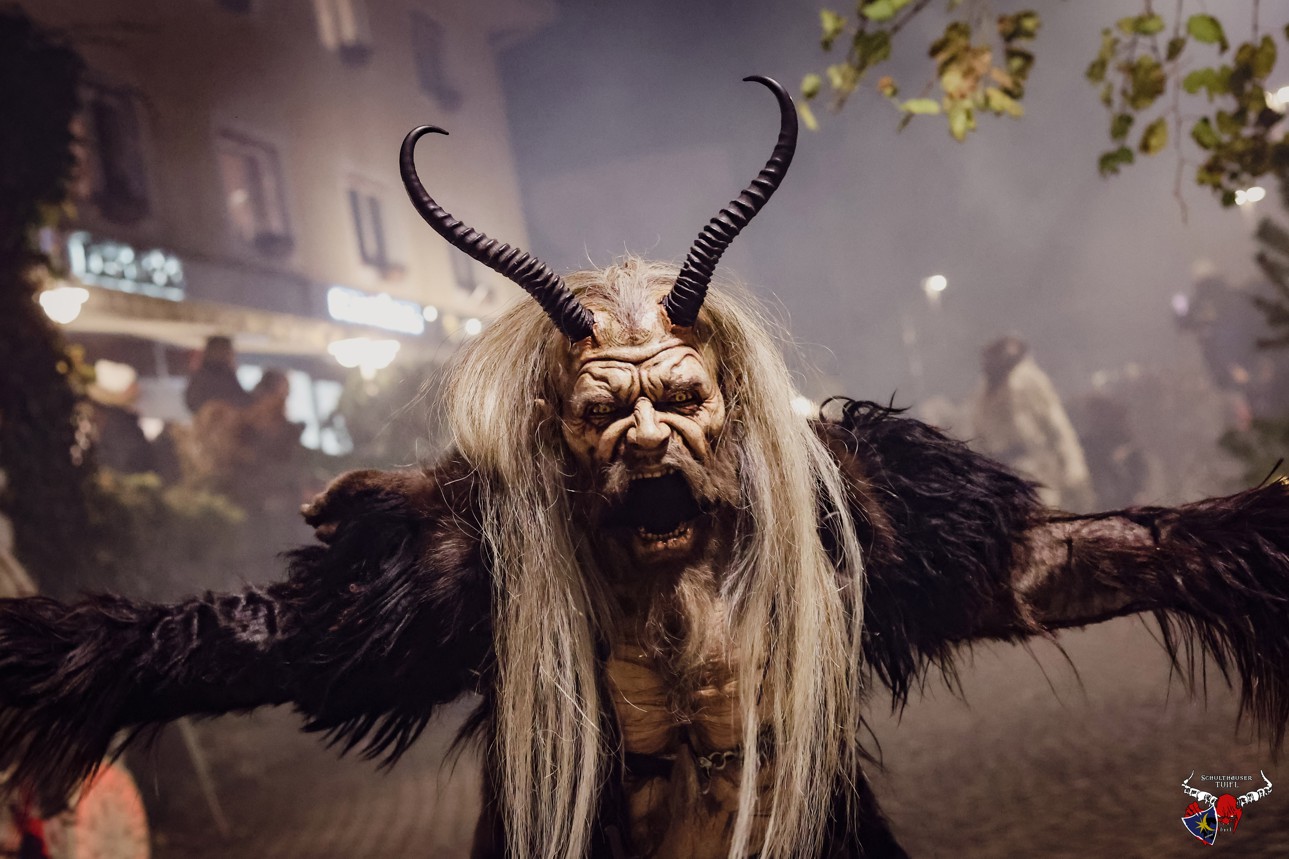 Un Krampus che ha un aspetto spaventoso